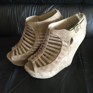 Madden Girl Wedges